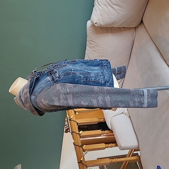 Mudd Denim jacket, size Small, with camouflage hood and sleeves - Picture 3 of 9